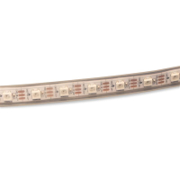 Primer plano de la tira en tubo de silicona con LED WS2812b y puntos de corte