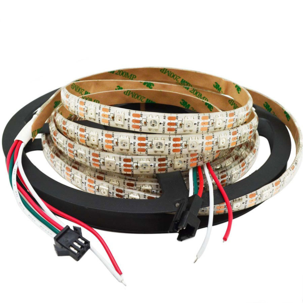 Striscia di pixel LED WS2812b sulla bobina con cavi di collegamento e connettore a 3 poli