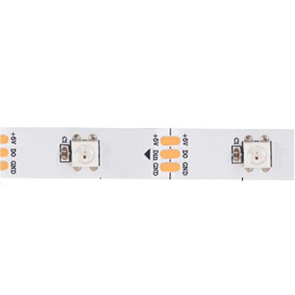 Primer plano de la tira con LED WS2812b y punto de corte (+5V, DIN/DO, GND)