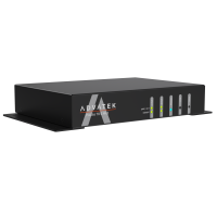 PixLite T8-S Mk3 in einer 19-Zoll-Rackblende von 1 HE: das Ger&auml;t belegt etwa die halbe Rackbreite, links und rechts schlie&szlig;en die Montagewinkel an