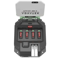 PixLite R4D-S von oben mit geschlossener Klappe, Klemmen +, DATA, &minus; oben und Versorgung unten