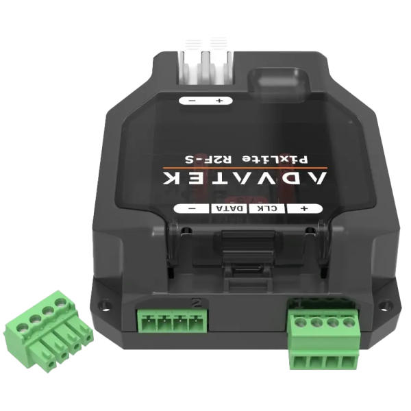 PixLite R2F-S van boven: twee uitgangsklemmen +, CLK, DATA, −, twee steekzekeringen, RJ45-bus en snelaansluitklem voor de voeding